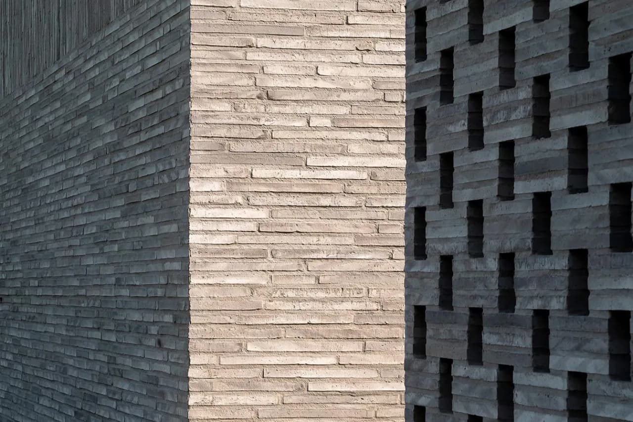 Cegła z czego powstaje? Poznaj tajemnice surowców i procesów produkcji