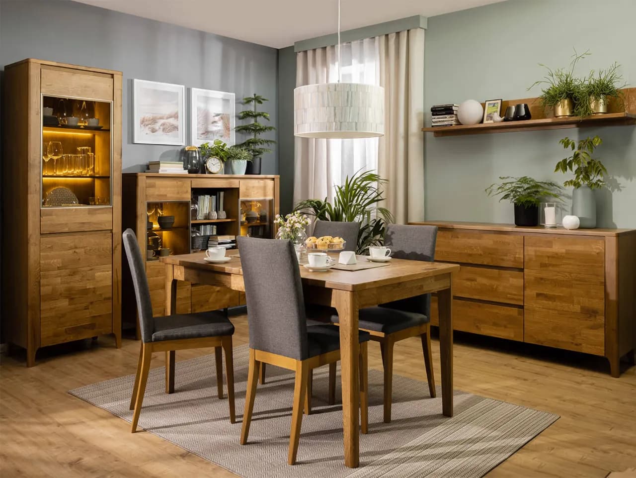 Ile miejsca na krzesło przy stole? Sprawdź, by uniknąć problemów